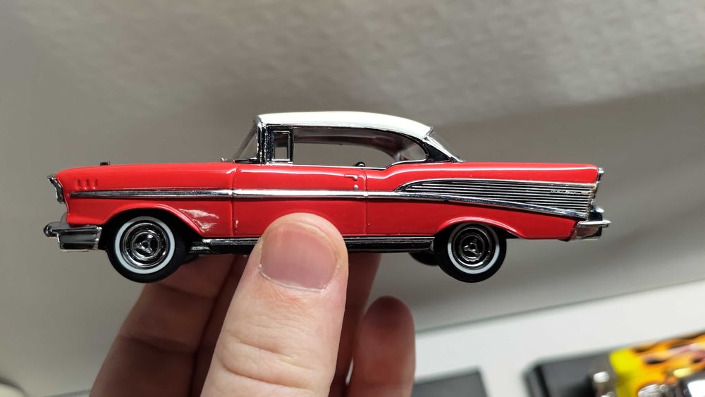 Редкие машинки dinky toys hot wheels 1:18 2001 Muscle Machines Chevy