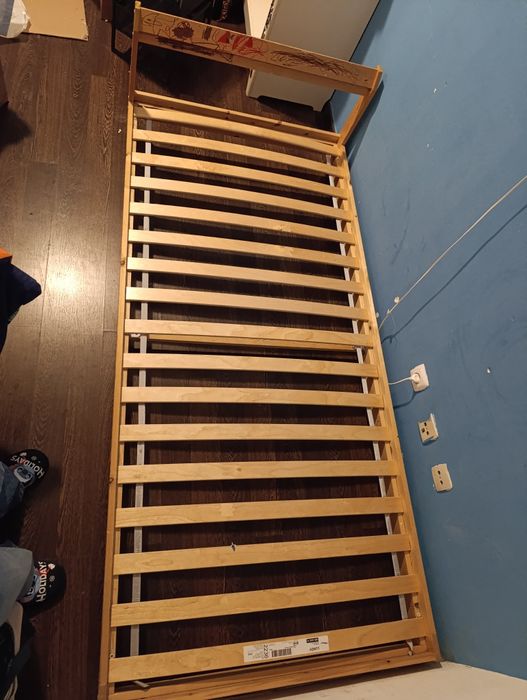 Vendo cama de madeira de criança