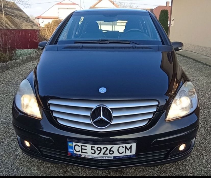 Mercedes-Benz 2.0 дизель/автомат / 2005 рік / зимова резина