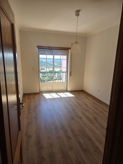 Arrenda-se T2  no Telheiro Leiria