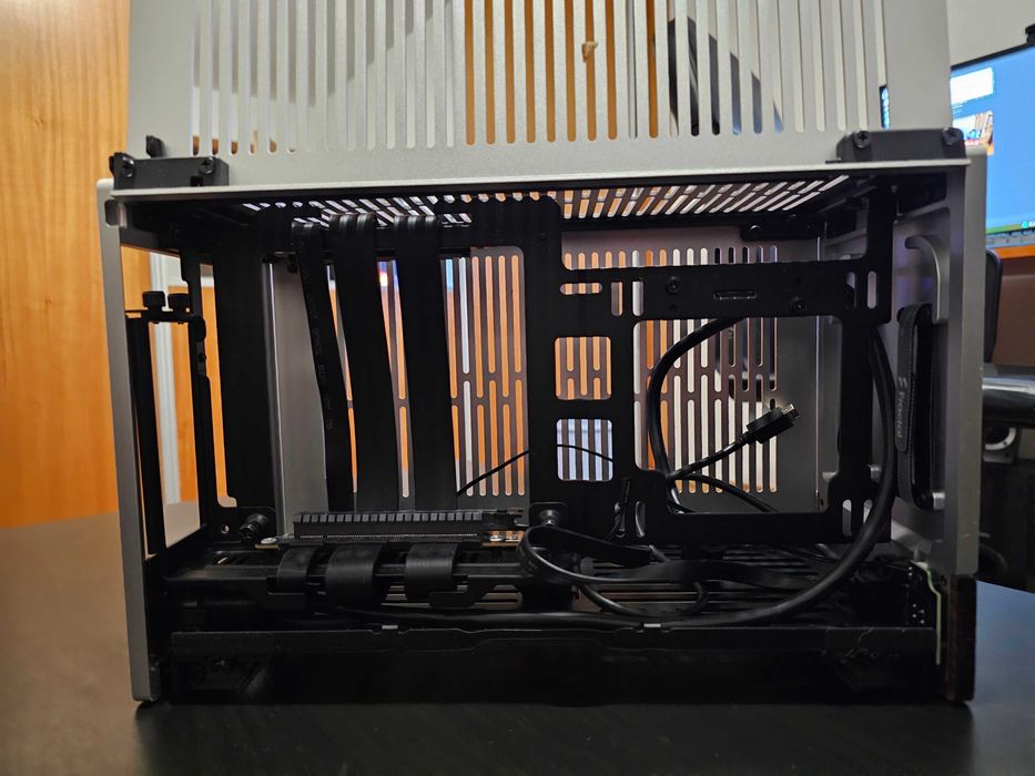 Caixa Mini-ITX Fractal Terra (Silver) - Como Nova (Com Garantia)64737897034497121