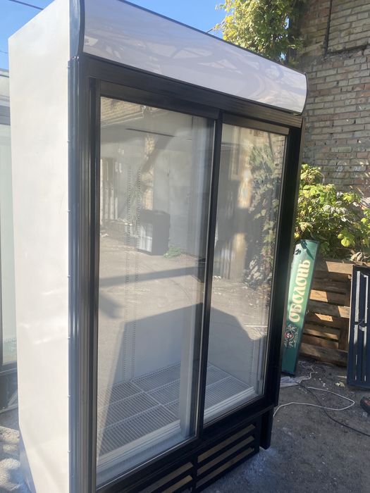 Двухдверный холодильный шкаф витрина. Барный. Регал. Ларь