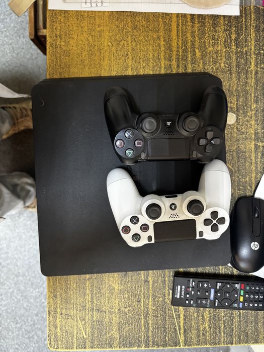 Ps 4 slim, 500 gb Goldhen