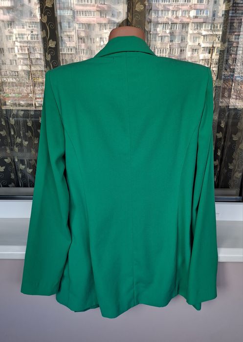 Зелёный нарядный женский пиджак жакет