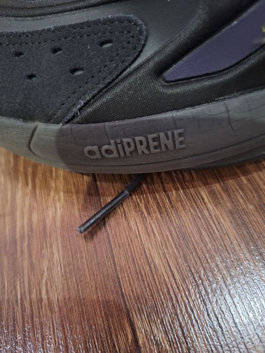 кросівки Adidas Ozelia у чорному кольорі, модель H04250. 
Дізнатися більше