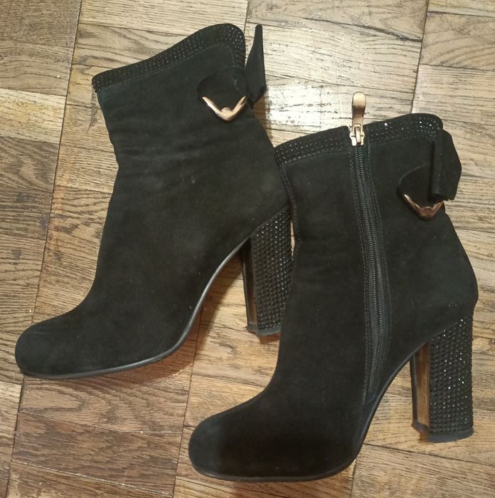 Чоботи, ботильйони, сапоги 39 р, натуральний замш