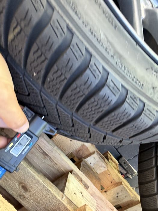 Диски колеса 18 R18 5 114,3 235 45 Pirelli зима  Тесла Tesla модель Model 3