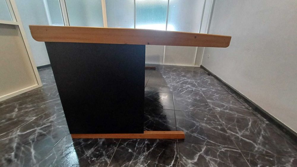 Utilizado para regie e edição de video - mesa / movel