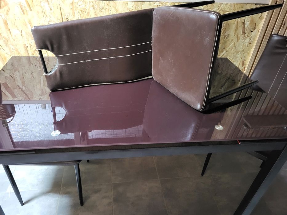 Mesa vidro e 6 cadeiras