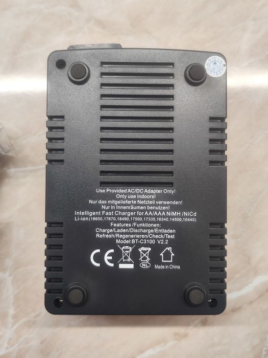 Универсальное зарядное устройство Opus BT C-3100 v2.2