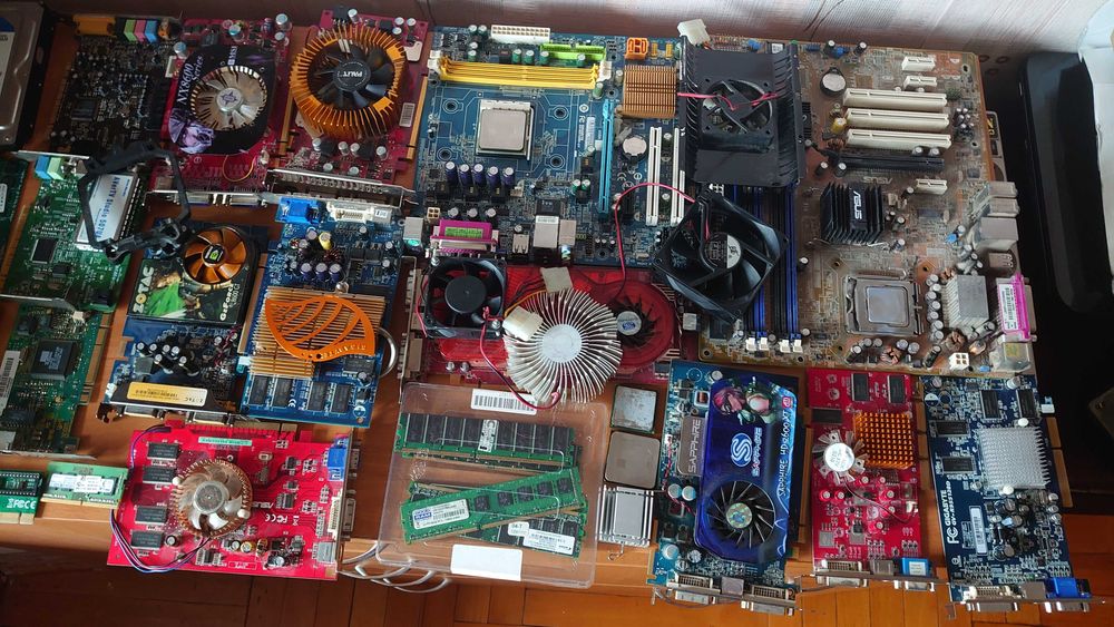 Продам компьютерные комплектующие на запчасти