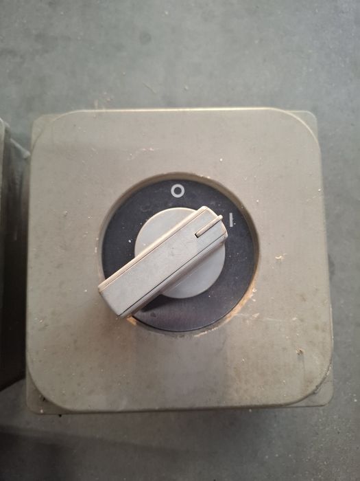 Wlacznik 63a PRL SPRAWNE