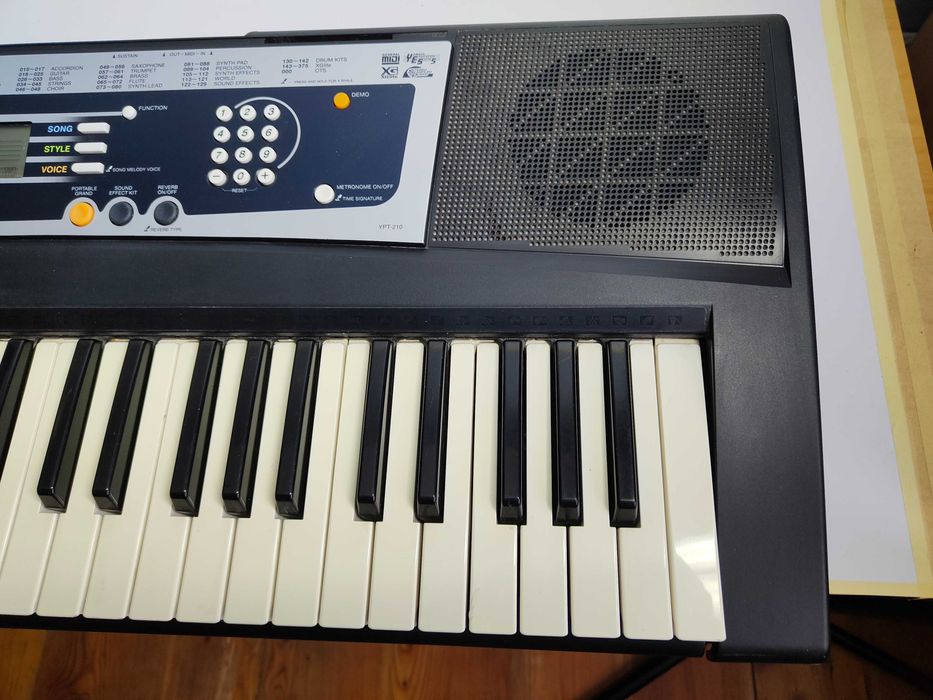 Keyboard YAMAHA YPT-210 uszkodzony
