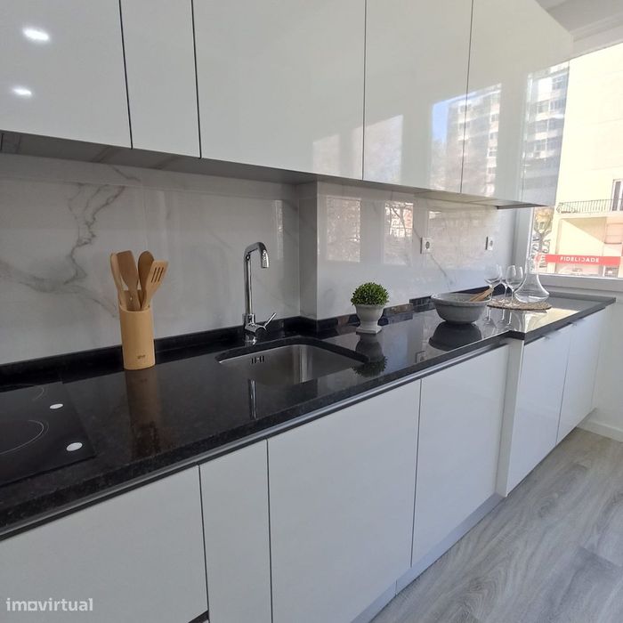 T3 Remodelado com Suite, Open Space e Arrecadação junto ao Colombo
