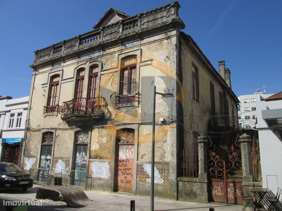 Moradia no centro de São João da Madeira