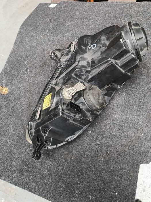 Lampa przednia R,L,L  VW Golf V