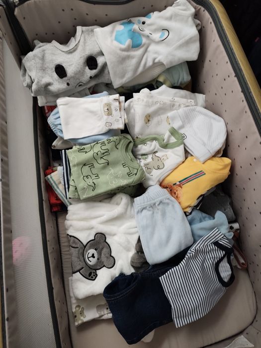 Roupas de bebé( menino entre três a seis meses)