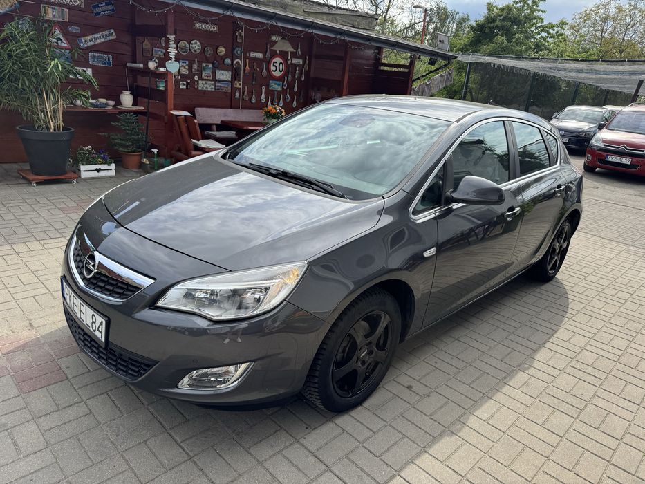 Opel Astra J 1.4 140 KM sprowadzony 2010 zarejestrowany klimatronic 164 tys km