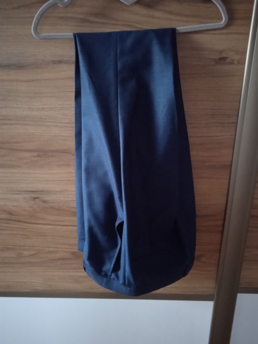 Niebieski męski garnitur polecam!