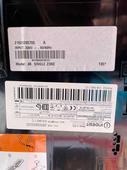 Placa de indução Indesit modelo VIA 640.1 C / 4B