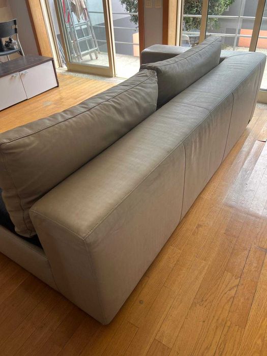 Vende-se Sofá usado, em bom estado, à venda por um preço baixo para libertar espaço.