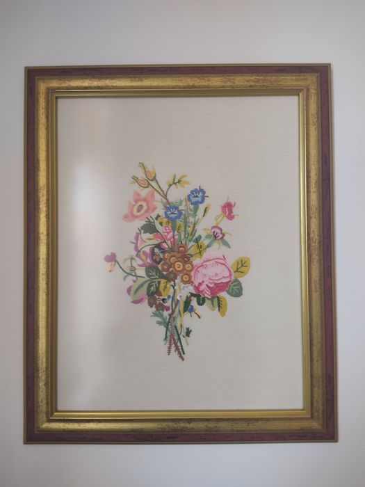 Bordados sobre linho dos Acores