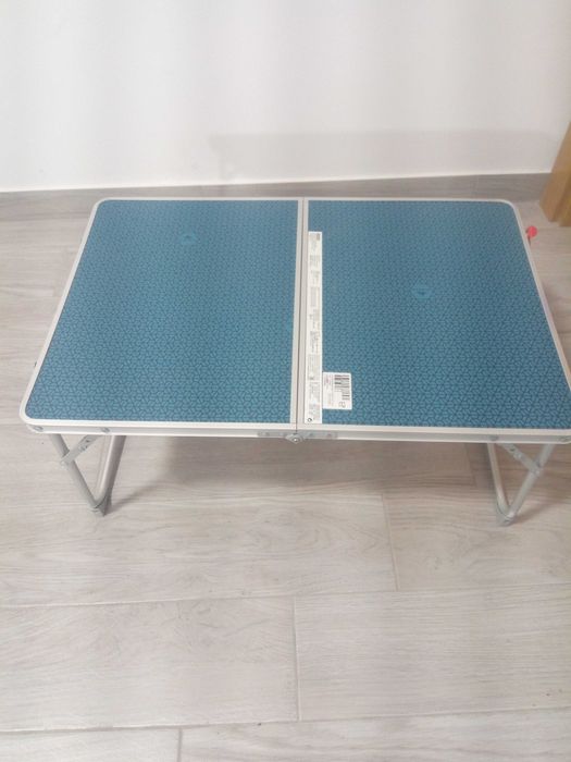 Mesa baixa de apoio.