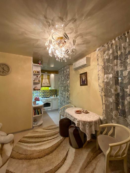 Продаж 2-кімнатної квартири вул. Небесної Сотні, 6