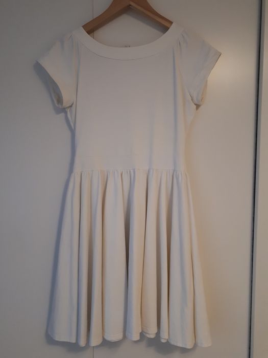 Biała sukienka marki Talya