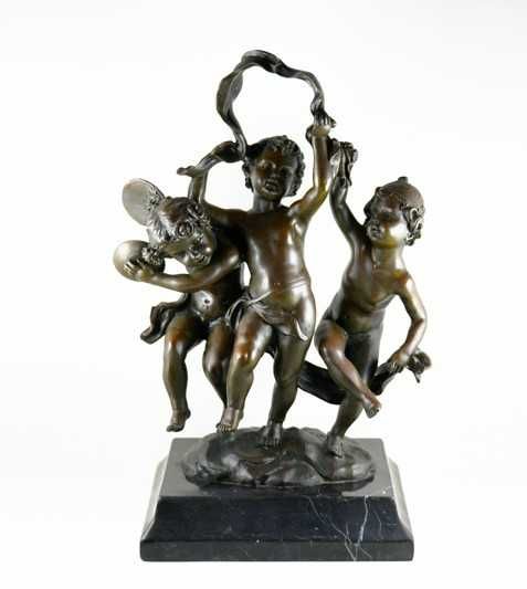 Escultura de Puttis, assinada