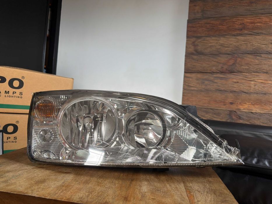 Reflektor prawy przód Ford Mondeo