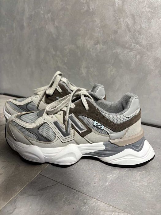 Продаю жіночі кросівки