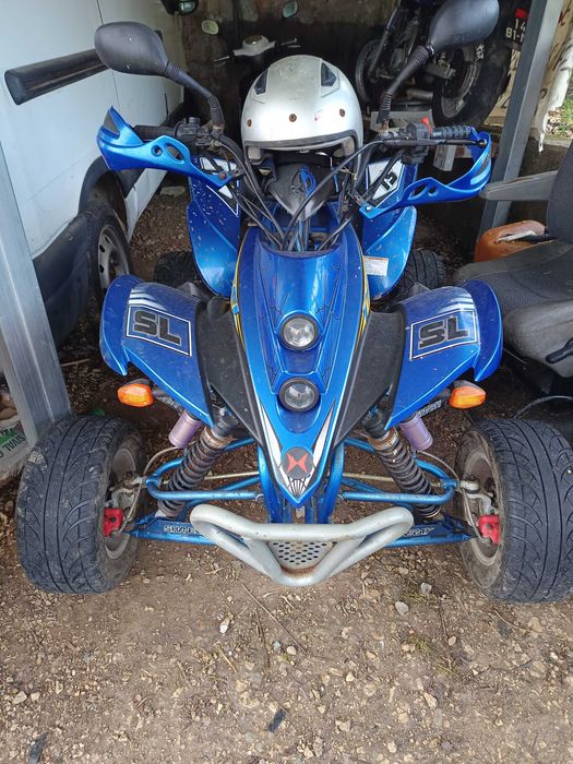 Moto 4 250 em bom estado