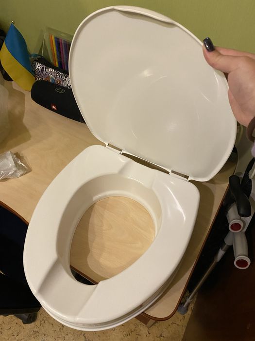 Насадка на унитаз для инвалидов