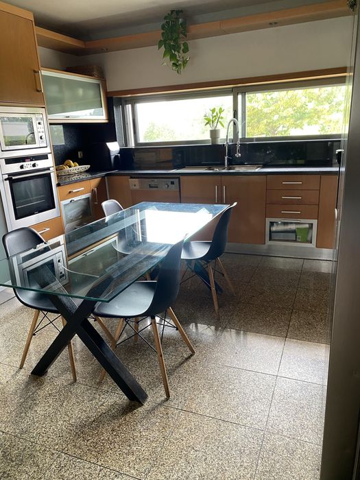 Moradia 3  Frentes  4 Quartos (2 Suites com AC) Piscina, Elevador interno, 2  gr  Terraços, Churrasqq ueira  ginasio. Muito bem localizada   Vi N Gaia
