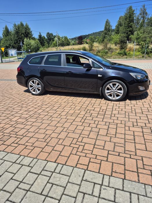 Sprzedam auto opel astra j