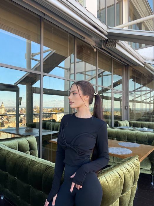 Стильний лонг Чорний , молочний та червоний універсальний розмір 42-46