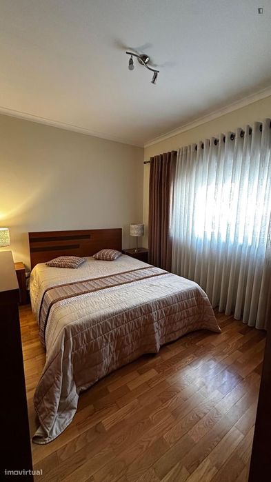 Quarto - localizado em Valongo Porto