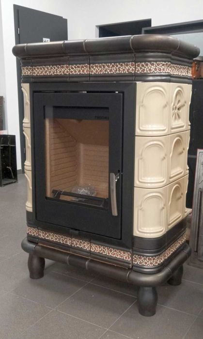 Piec kaflowy z akumulacją nowy ręcznie malowany z montażem ekoprojekt