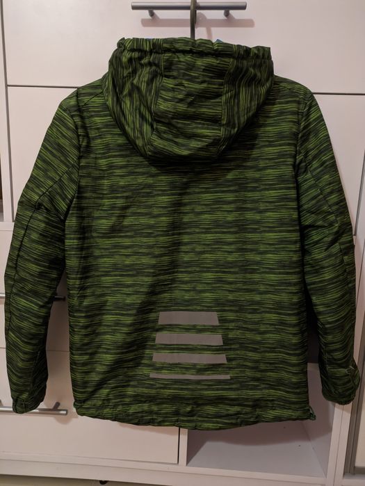 Продам демисизонную куртку на мальчика