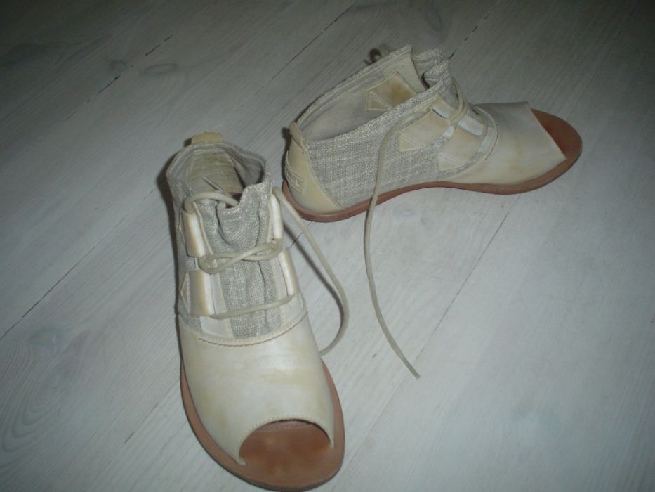 Buty wiązane do kostki