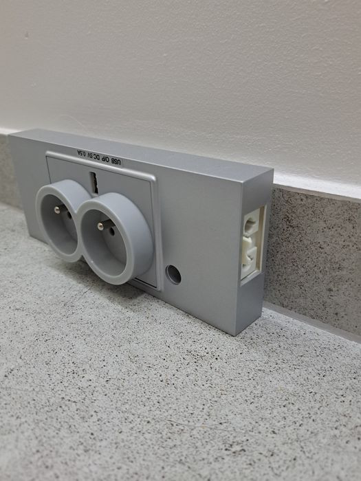 Gniazdo podwójne z uzb IKEA