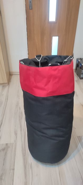 Worek Bokserski czarno czerwony.
