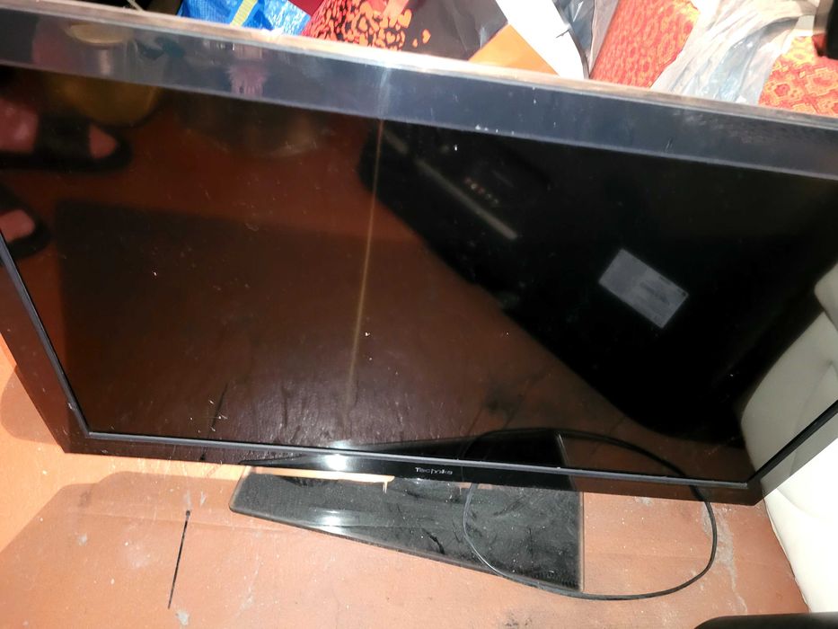 2 uszkodzone telewizory.