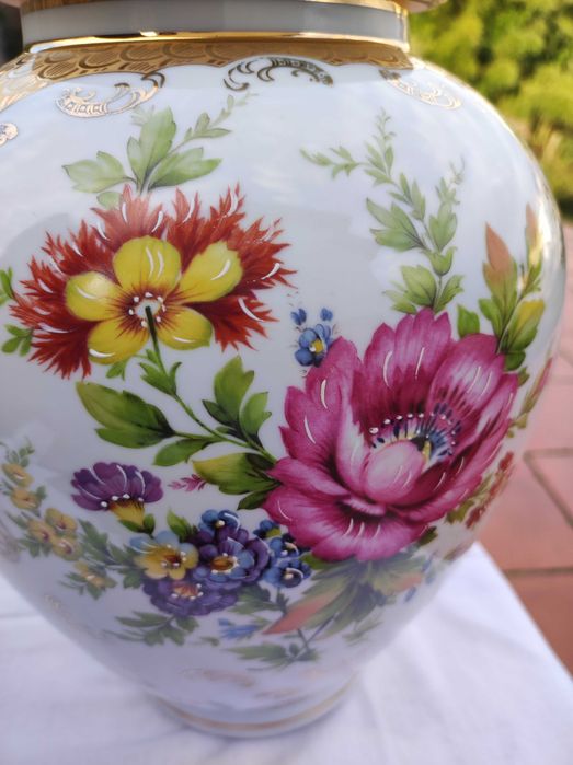 Pote com tampa em porcelana Artibus Portugal