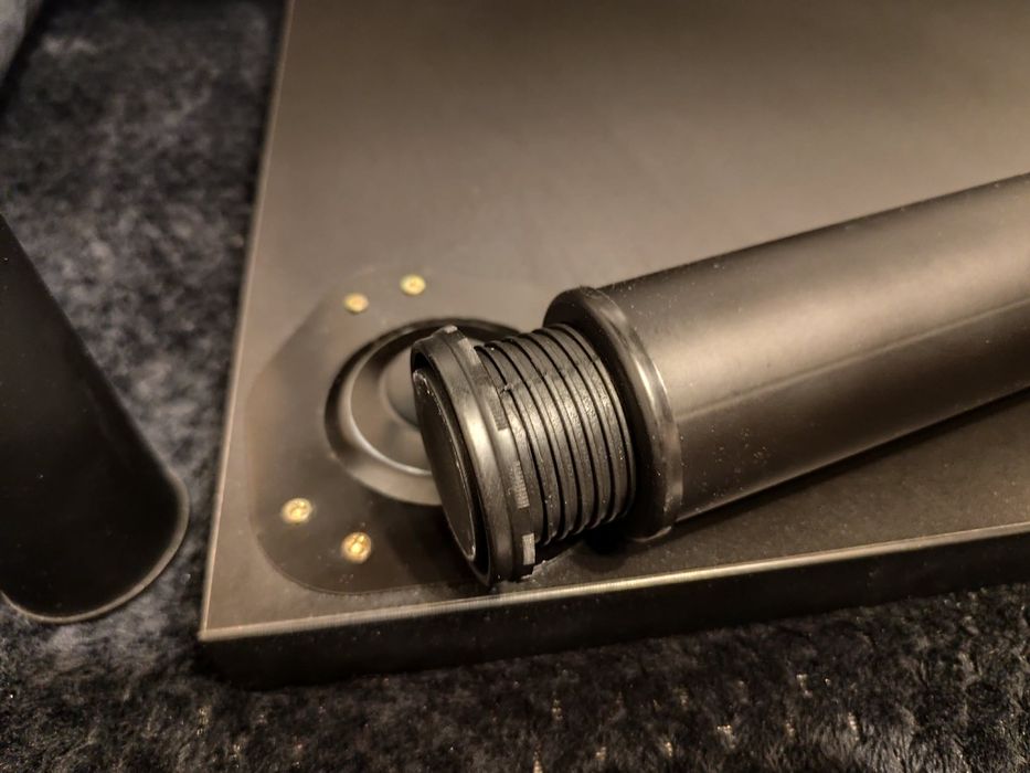 Dwa biurka gamingowe