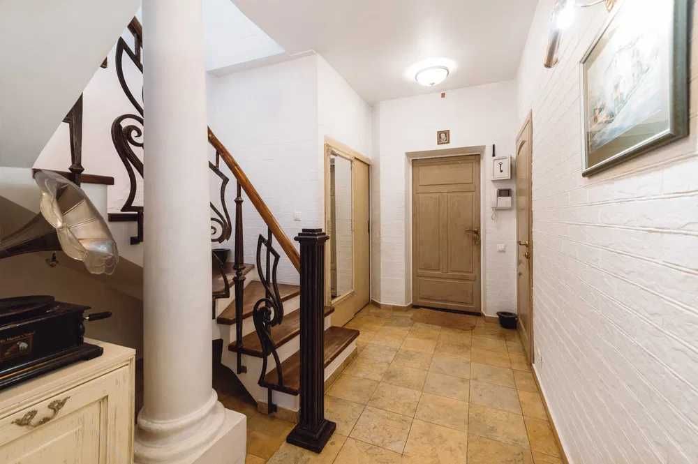 Продам коттедж   у моря ЛД