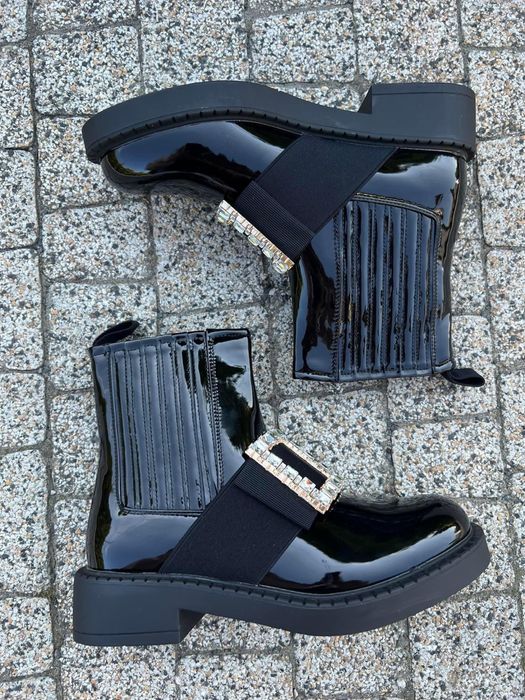 Buty damskie z klamra