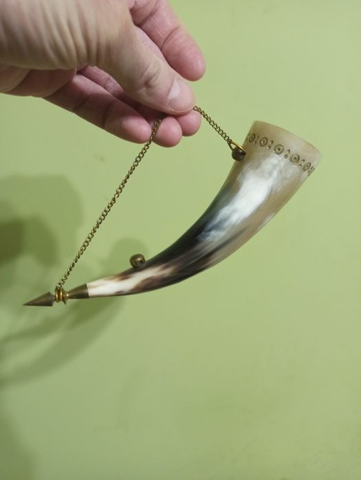 Набір маленьких статуеток та предметів інтер'єру