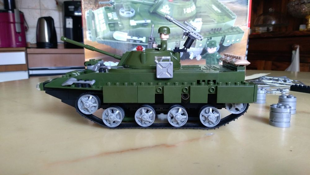 Конструктор LEGO Tank T-80 U-DR forze alleate serie (22502): 300